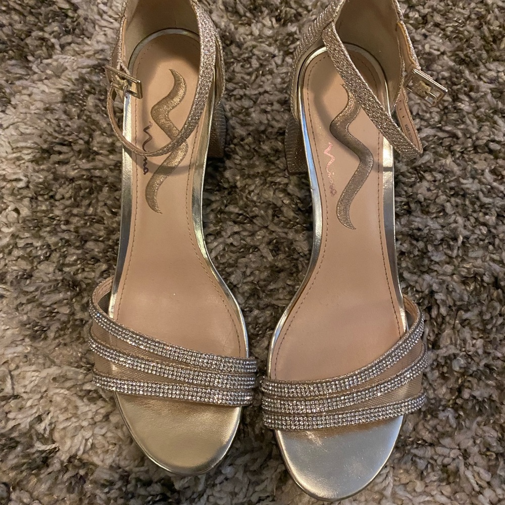 Nina small heel sandal